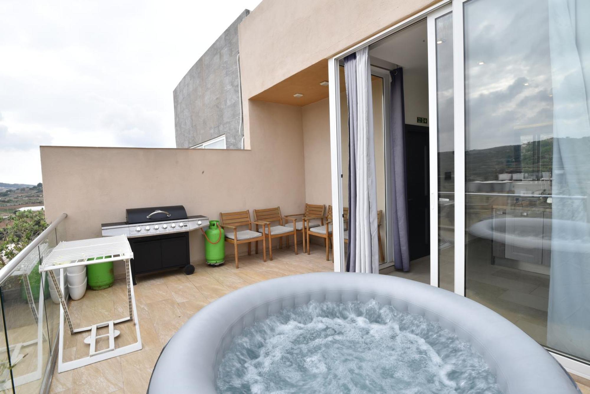 Hillview Duplex Penthouse Apartment St. Paul's Bay Exterior photo